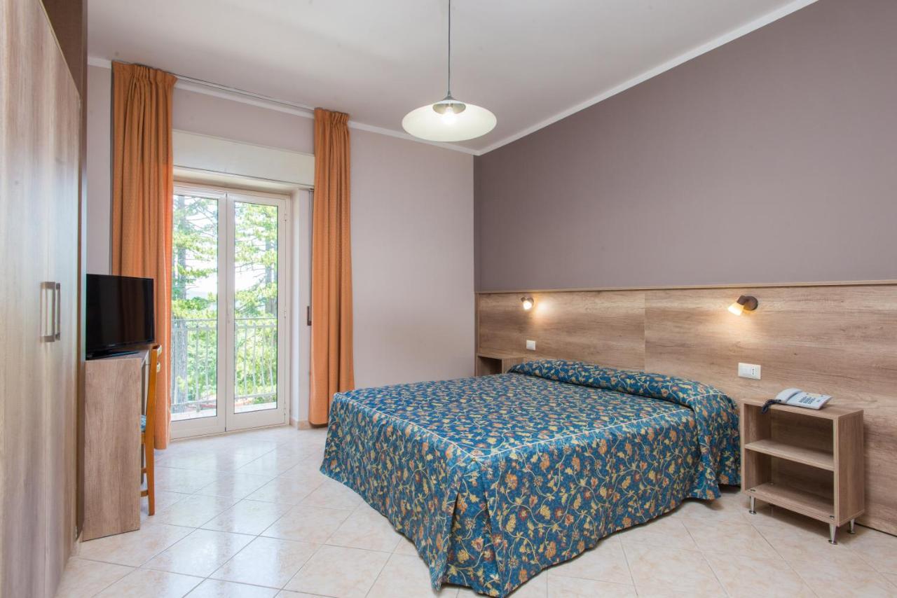 Camera singola con letto alla francese
