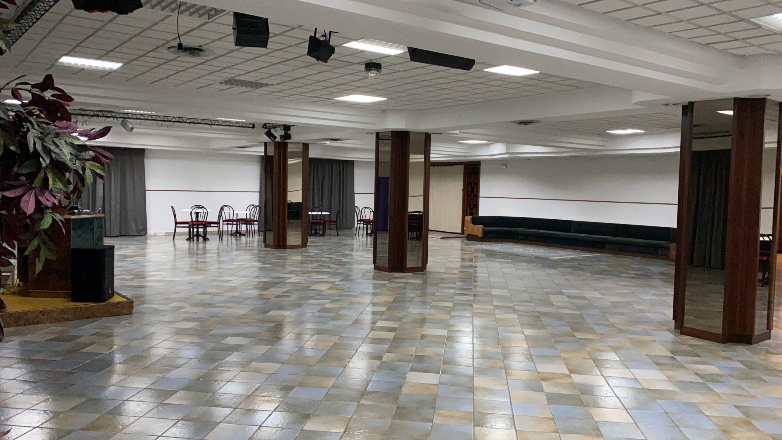 La sala convegni allestibile
